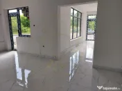DE INCHIRIAT - renovat - parter si etajul 1 - stradal 