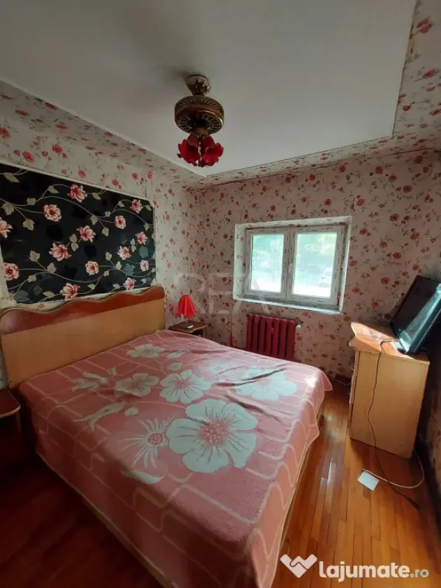 3 camere Vitan decomandat, an 1981, metrou, 62 mp, anvelopat