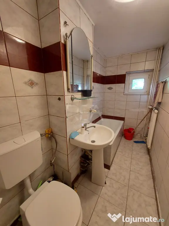 3 camere Vitan decomandat, an 1981, metrou, 62 mp, anvelopat