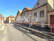 Casă cu potențial în Schei – cu front la două străzi 