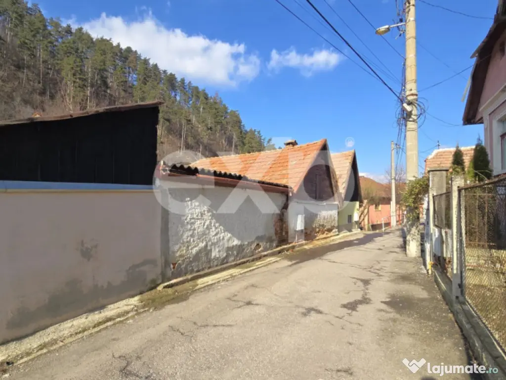 Casă cu potențial în Schei – cu front la două străzi