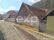 Casă cu potențial în Schei – cu front la două străzi 