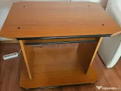 Noptieră pe roți, cu rol de birou și comodă TV 