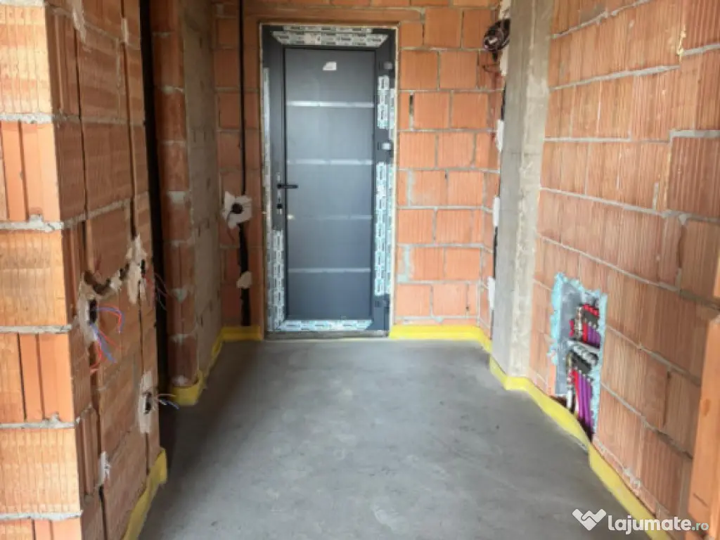 Garsonieră, 37 mp utili + balcon, zonă Vest