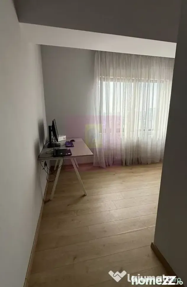 Apartament cu 3 camere, balcon și loc de parcare in gara...