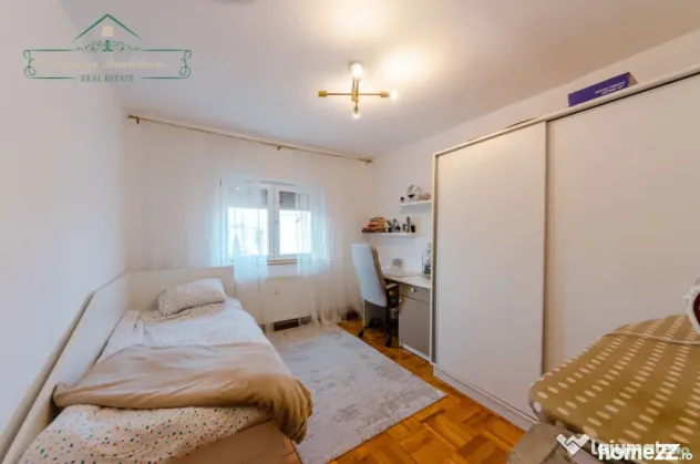 Apartament cu 5 camere si centrala proprie, zona Aurel Vlaic