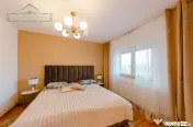 Apartament cu 5 camere si centrala proprie, zona Aurel Vlaic 