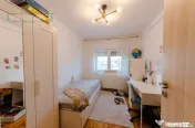 Apartament cu 5 camere si centrala proprie, zona Aurel Vlaic 