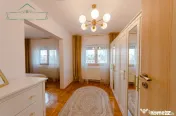 Apartament cu 5 camere si centrala proprie, zona Aurel Vlaic 