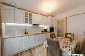 Apartament cu 5 camere si centrala proprie, zona Aurel Vlaic 