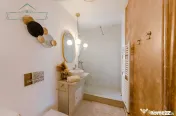 Apartament cu 5 camere si centrala proprie, zona Aurel Vlaic 