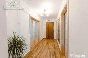 Apartament cu 5 camere si centrala proprie, zona Aurel Vlaic 