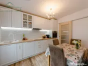 Apartament cu 5 camere si centrala proprie, zona Aurel Vlaic 