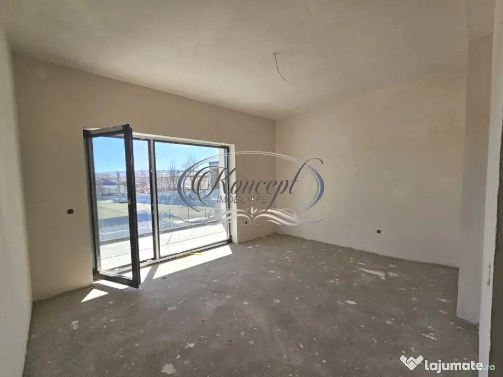 Locuinta moderna cu design cubic si curte plana in Dezmir