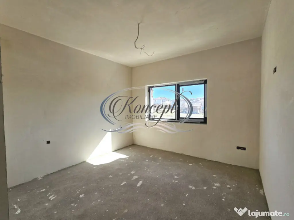 Locuinta moderna cu design cubic si curte plana in Dezmir