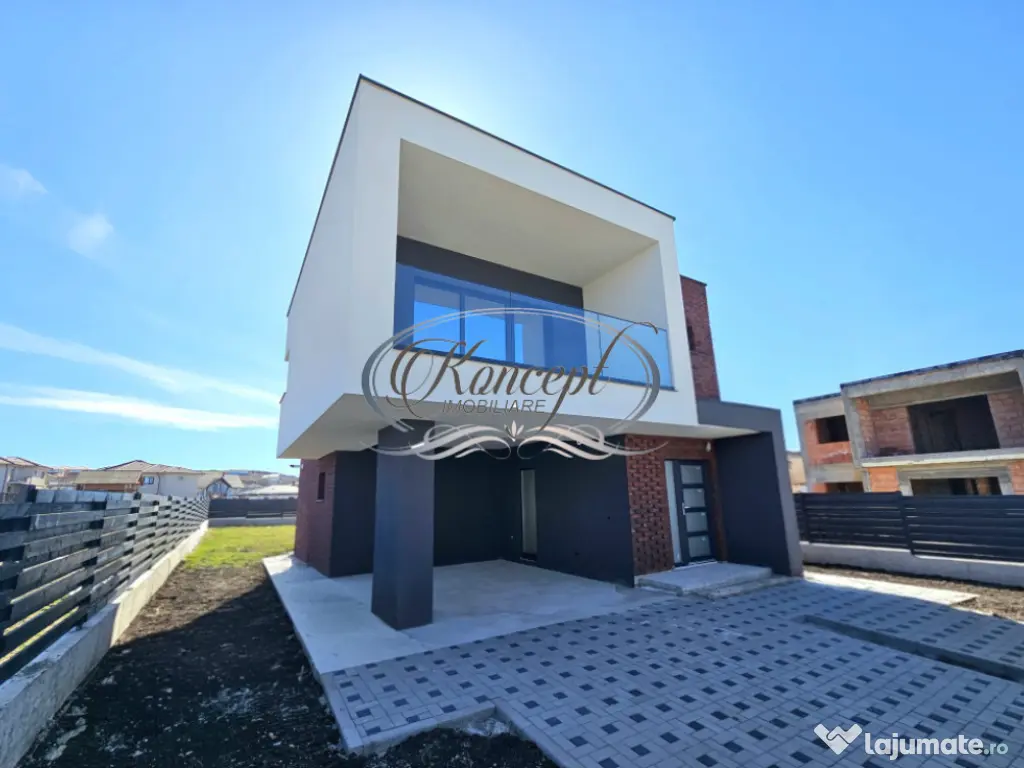 Locuinta moderna cu design cubic si curte plana in Dezmir