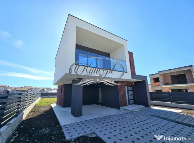 Locuinta moderna cu design cubic si curte plana in Dezmir