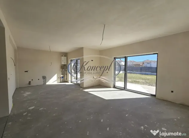 Locuinta moderna cu design cubic si curte plana in Dezmir