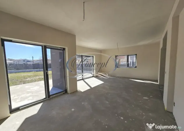 Locuinta moderna cu design cubic si curte plana in Dezmir