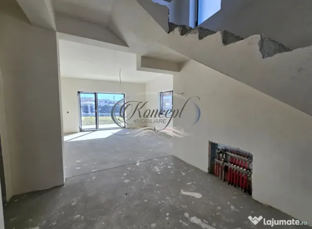 Locuinta moderna cu design cubic si curte plana in Dezmir