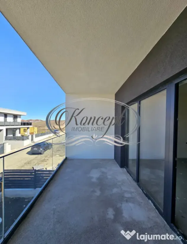 Locuinta moderna cu design cubic si curte plana in Dezmir