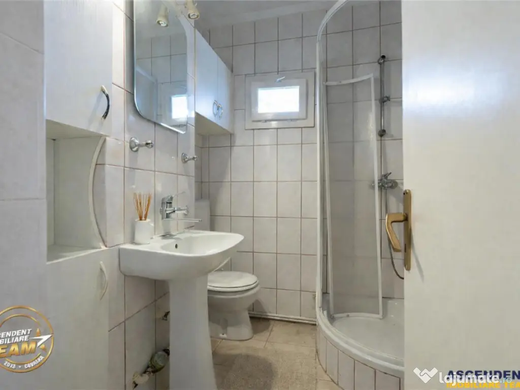 FILM:Apartament cu 4 camere,2 bai,2 balcoane,2 garaje,Targu