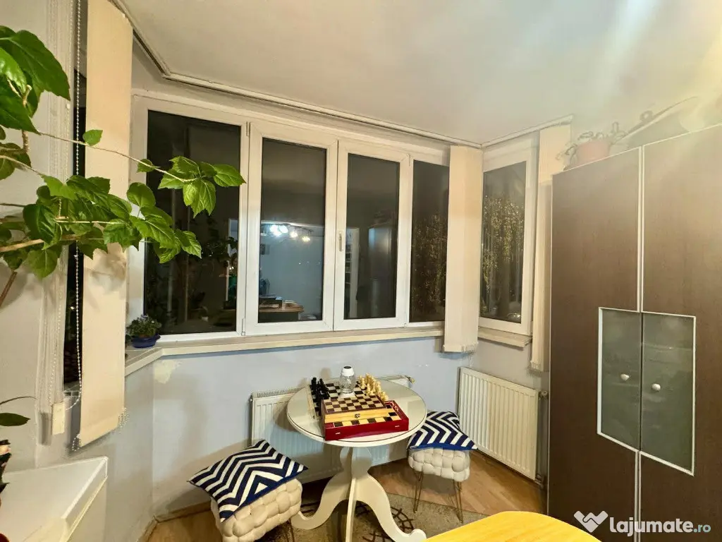 Apartament de 3 camere zona TRACTORUL