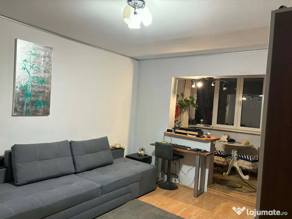 Apartament de 3 camere zona TRACTORUL