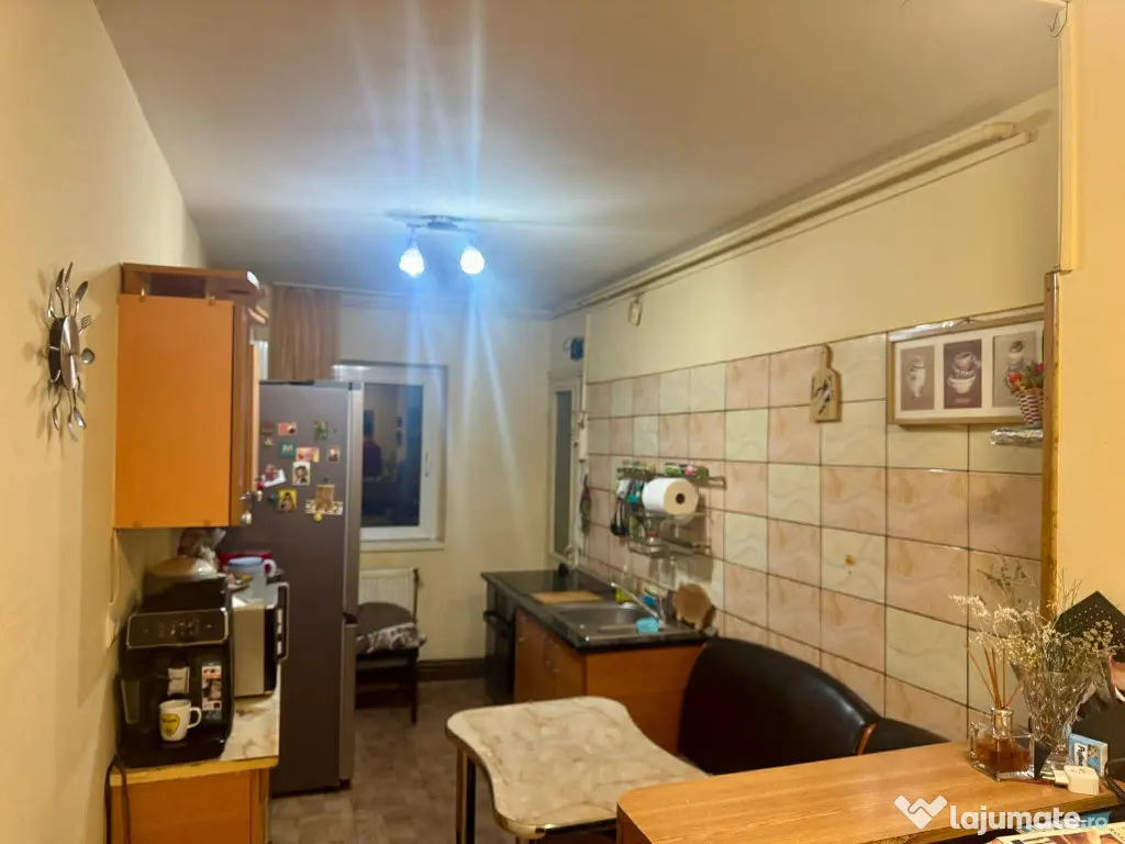 Apartament de 3 camere zona TRACTORUL