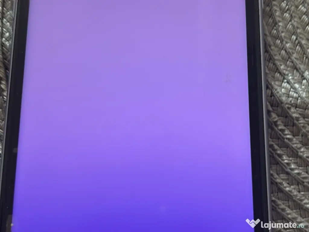 Iphone 11 foarte puțin folosit