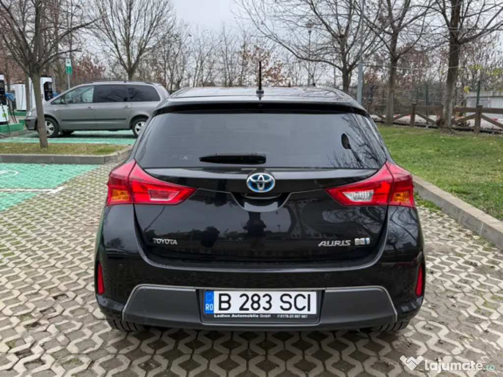 Toyota Auris Hybrid Life +