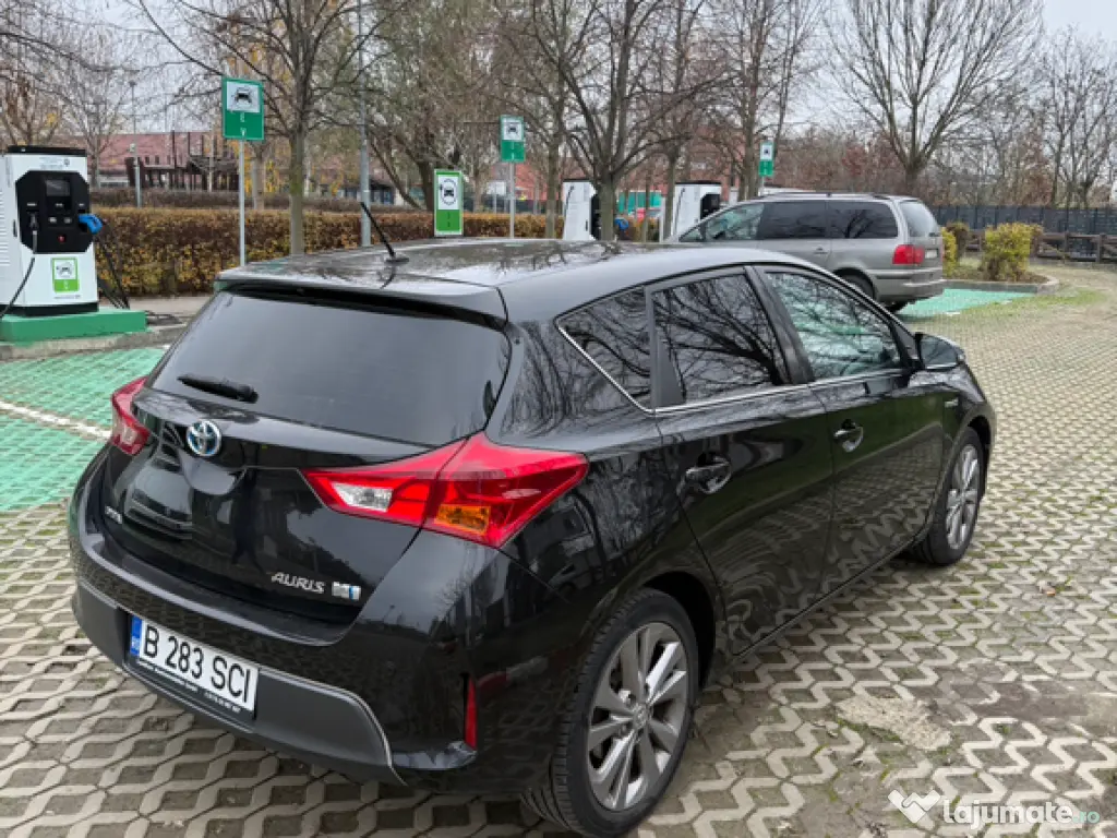 Toyota Auris Hybrid Life +