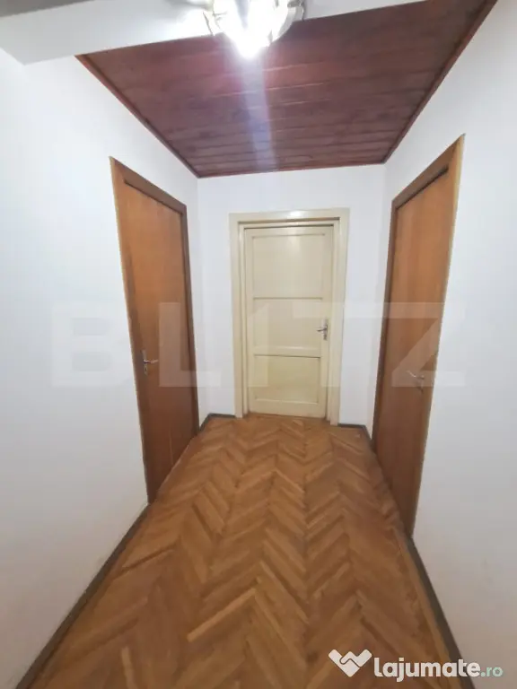 Vilă cu priveliște spre Tâmpa, în zonă liniștită din