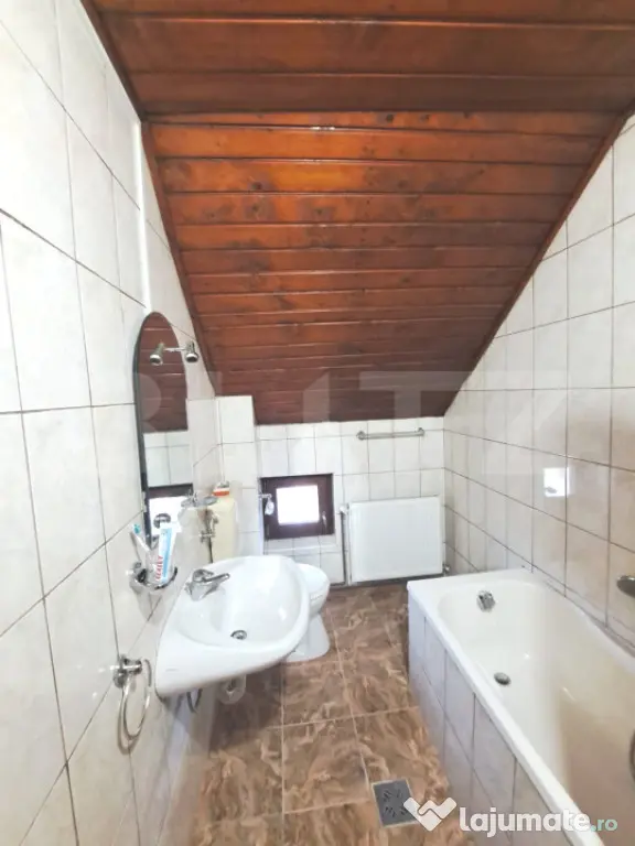 Vilă cu priveliște spre Tâmpa, în zonă liniștită din