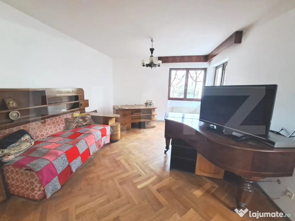 Vilă cu priveliște spre Tâmpa, în zonă liniștită din