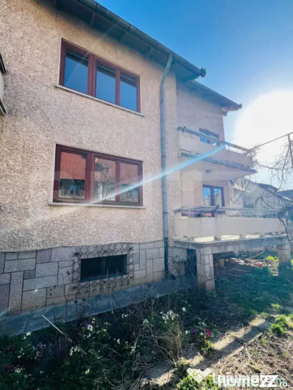 Vilă cu priveliște spre Tâmpa, în zonă liniștită din - Brasov (Brasov)