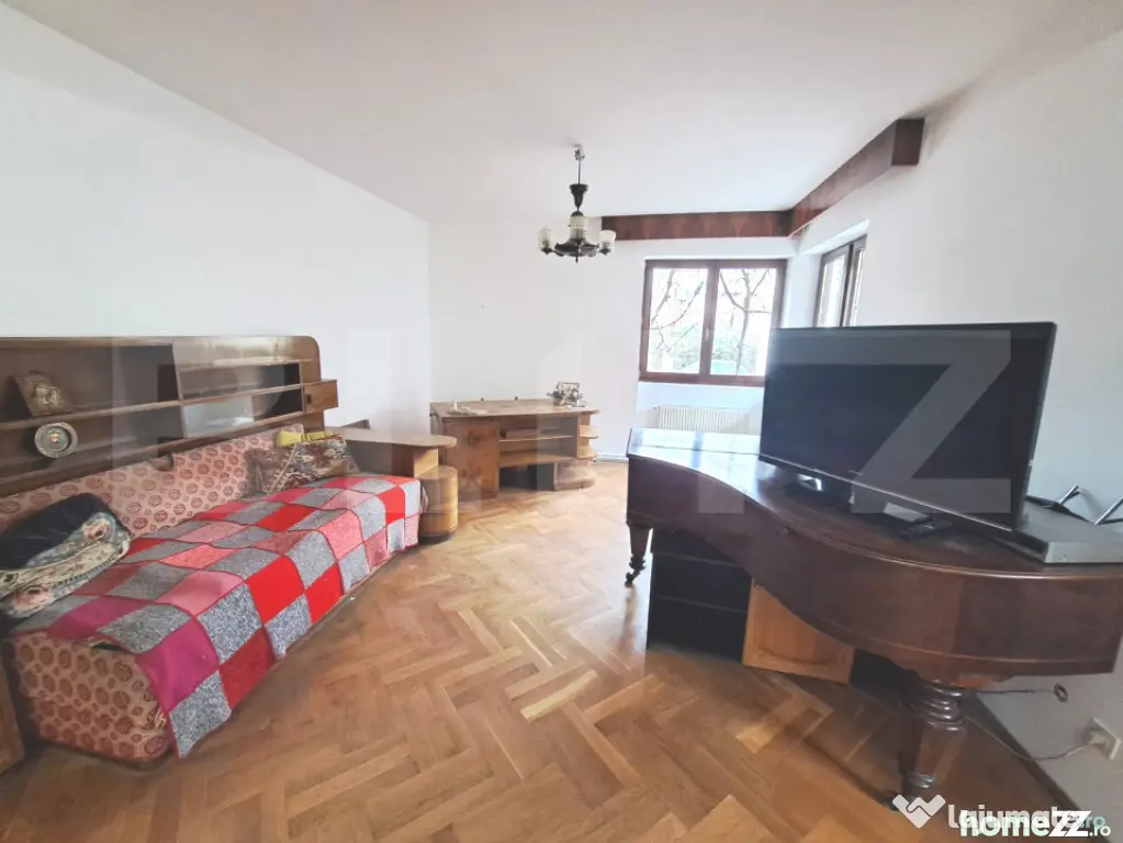 Vilă cu priveliște spre Tâmpa, în zonă liniștită din - Brasov (Brasov)