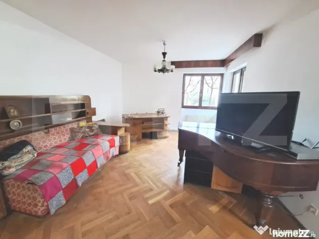 Vilă cu priveliște spre Tâmpa, în zonă liniștită din - Brasov (Brasov)