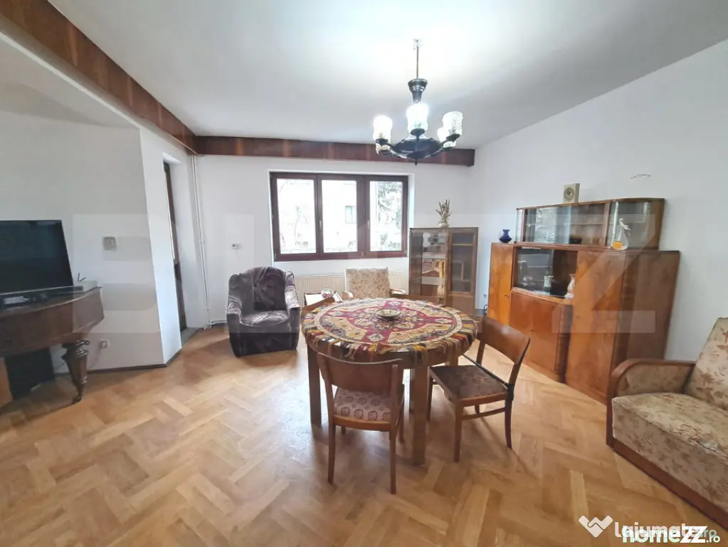 Vilă cu priveliște spre Tâmpa, în zonă liniștită din - Brasov (Brasov)