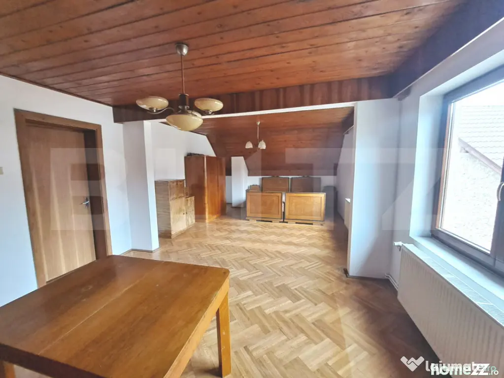 Vilă cu priveliște spre Tâmpa, în zonă liniștită din - Brasov (Brasov)