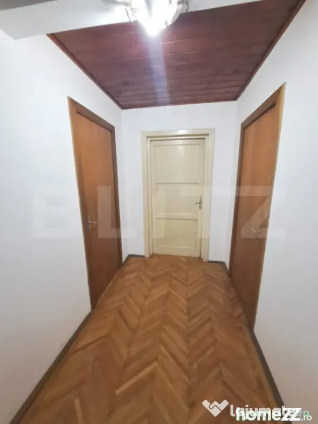 Vilă cu priveliște spre Tâmpa, în zonă liniștită din - Brasov (Brasov)