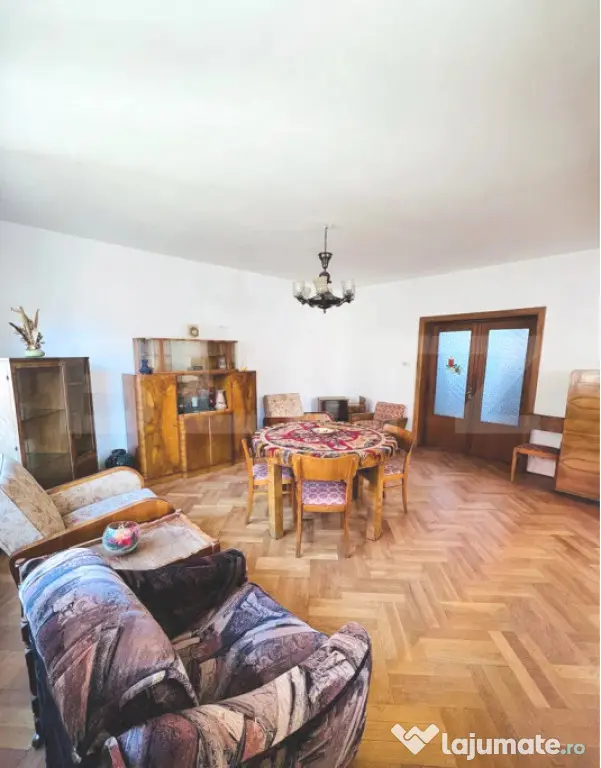 Vilă cu priveliște spre Tâmpa, în zonă liniștită din