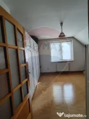 Casă / Vilă cu 8 camere de vânzare în zona Central 