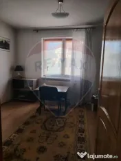 Casă / Vilă cu 8 camere de vânzare în zona Central 