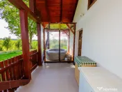 Casă cu 3 camere de vânzare 