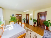 Casă cu 3 camere de vânzare