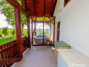 Casă cu 3 camere de vânzare 