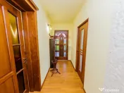 Casă cu 3 camere de vânzare 