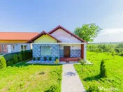 Casă cu 3 camere de vânzare 