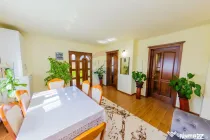 Casă cu 3 camere de vânzare